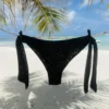 Figure-flattering Nia bikini bottom with adjustable side ties.